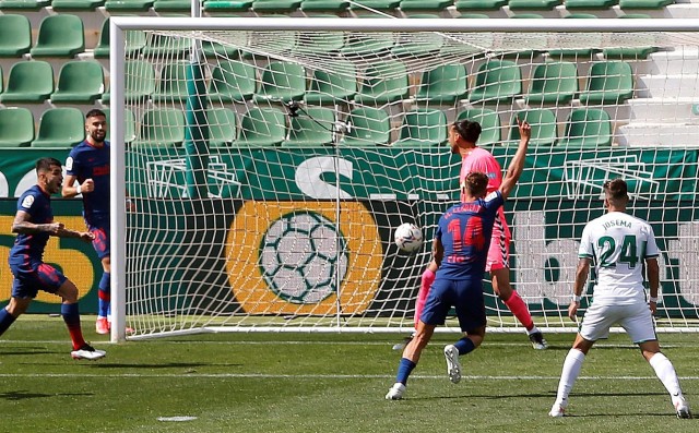 Llorente plasma en el marcador abrumador dominio del Atlético en Elche