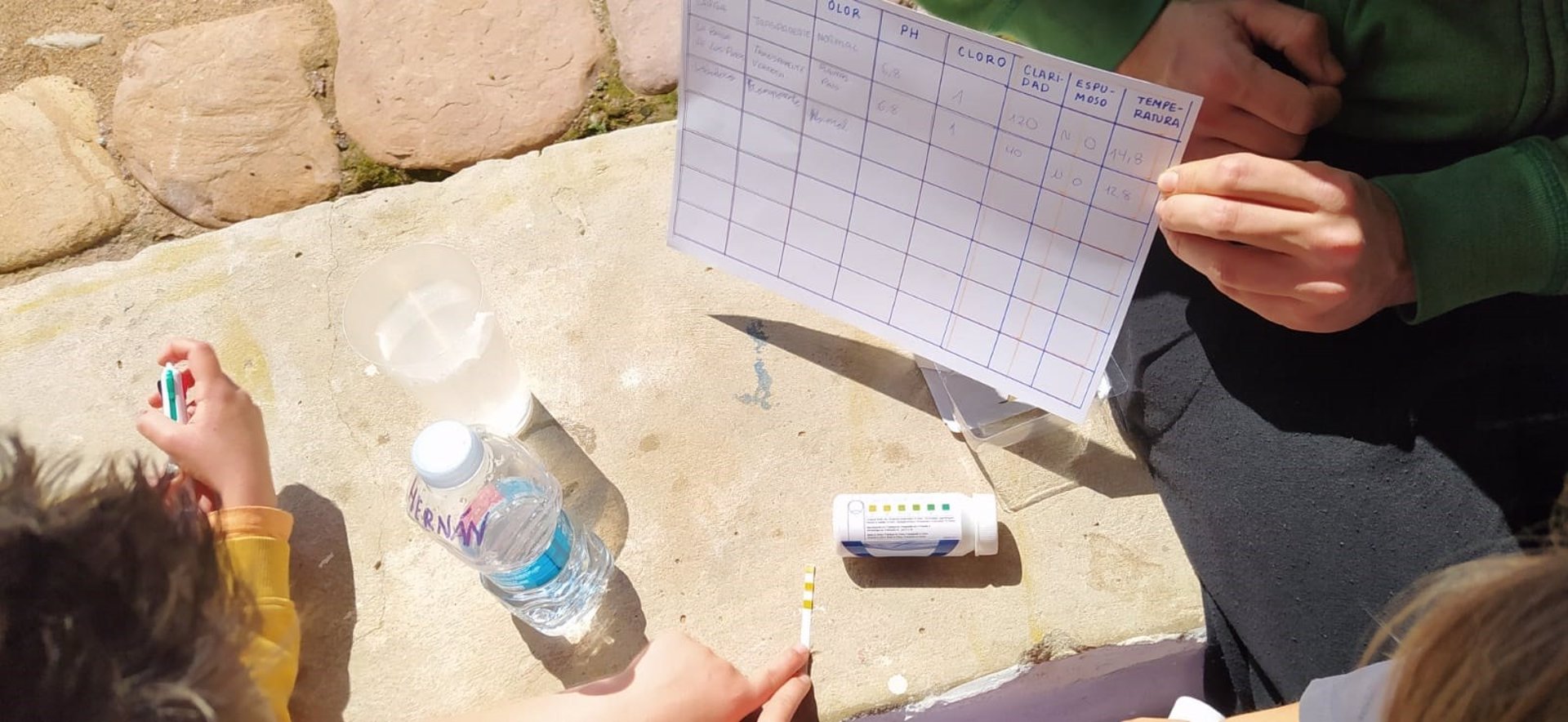 La primera Escuela Rural Activa de España, en Vall de Almonacid, expande su amor por la naturaleza