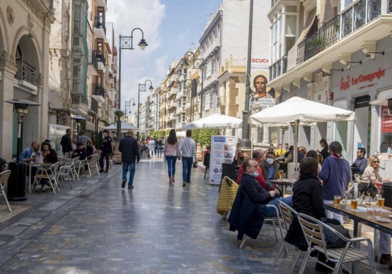 Los contagios vuelven a desplomarse en la Región  (67) en una jornada con un nuevo fallecido