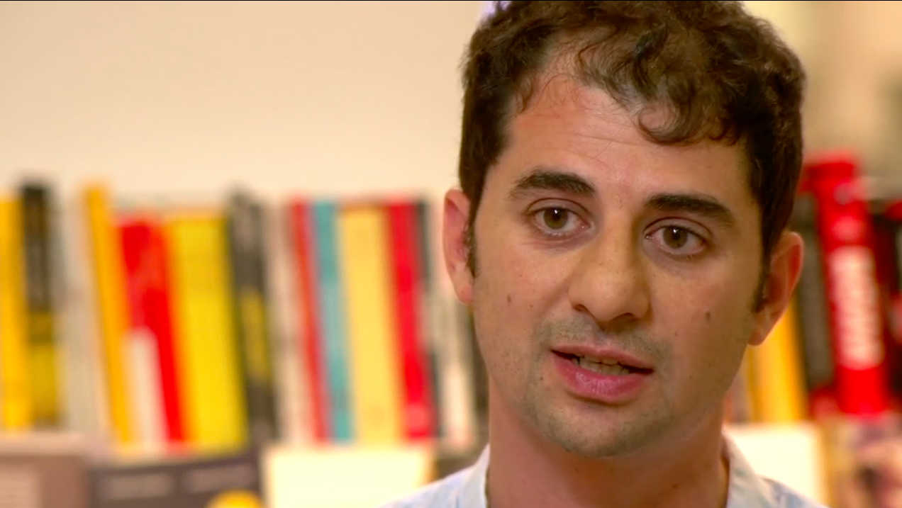 L’autor Giuseppe Catozzella durant una entrevista a la televisió pública italiana (Foto: RAI)  - 