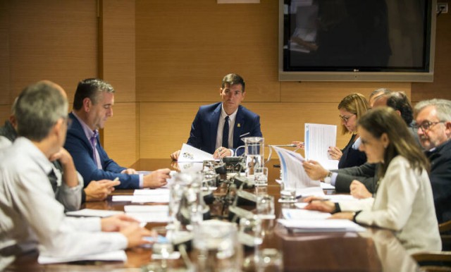 Ritmo caribeño en la Diputación de Valencia: seis meses sin gerente de Egevasa
