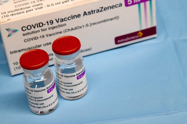 Diecisiete sociedades científicas proponen que se dé la segunda dosis de AstraZeneca de modo voluntario