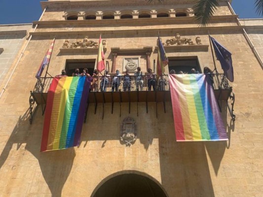 El Ayuntamiento de Elche condena la agresión homófoba de Alicante