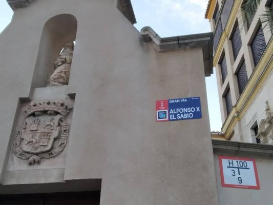 El Ayuntamiento de Murcia retirará las placas en edificios protegidos en las que el anterior equipo invirtió 36.000 euros