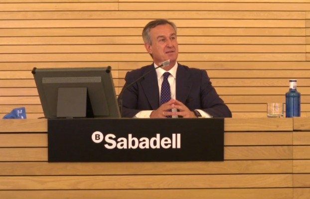 González-Bueno ve margen para reducir costes en la banca de particulares del Banco Sabadell