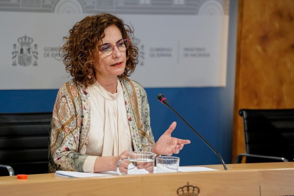 Montero avanza que Hacienda estudiará aplicar a todas las CCAA la devolución del IVA de 2017
