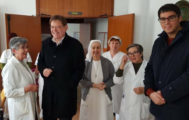 El presidente Puig y el alcalde de Morella, Rhamsés Ripollès, durante una visita al centro en una imagen de archivo. - 
