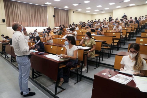 El profesorado valenciano tendrá menos horas lectivas a partir del curso 2021-22
