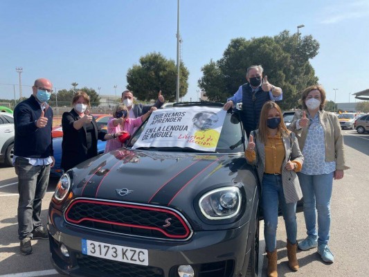 La Fiscalía investigará los comentarios en las redes sociales de À Punt contra los manifestantes de Hablamos Español