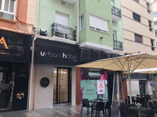 MC Alojamientos debuta en el Centro de Alicante tras la reforma del Rialto como 'Urban Hotel'