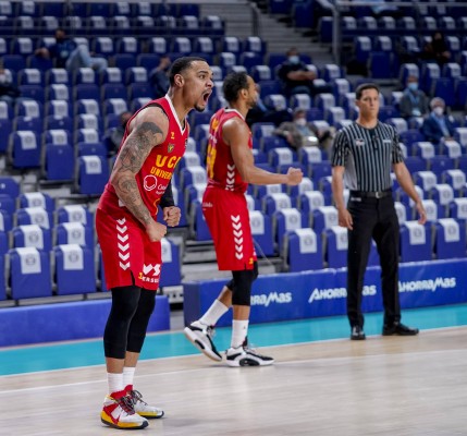 El UCAM CB recupera a Davis para medirse a un Valencia que es 