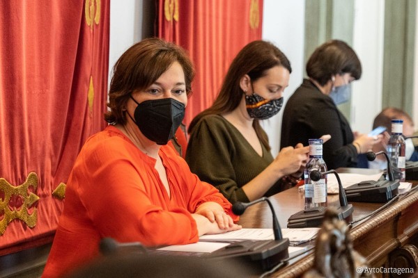 Las concejalas de Unidas Podemos se ausentan del Pleno de Cartagena al intervenir la edil de Vox Pilar García y Gonzalo Abad