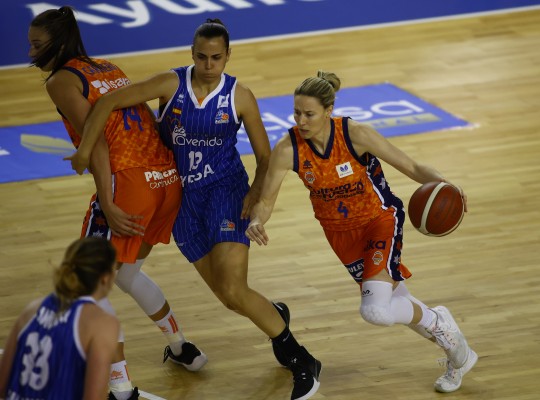 Valencia Basket acude a la prórroga y toma ventaja en la final