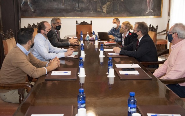 La Diputación de Castellón y Altur Hosbec estudian cambios en el modelo de 'Castellón Sénior'