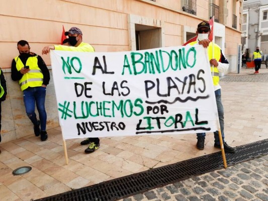 La oposición pide cuentas hoy en el Pleno municipal por los 16 trabajadores del litoral despedidos