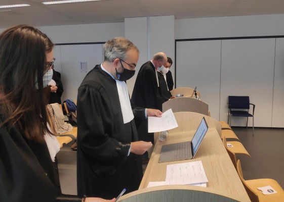 La Comisión Europea y AstraZeneca inician su batalla ante los tribunales

