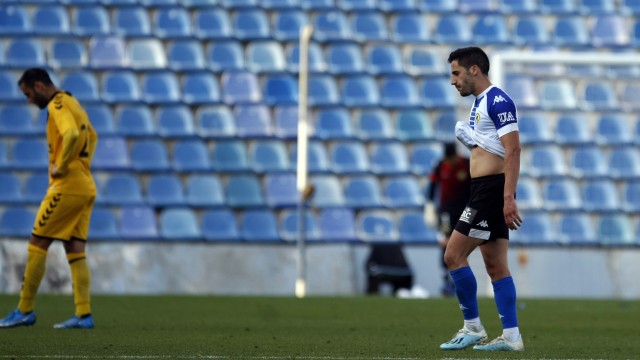 A Moyita le parece raro tanto aplazamiento