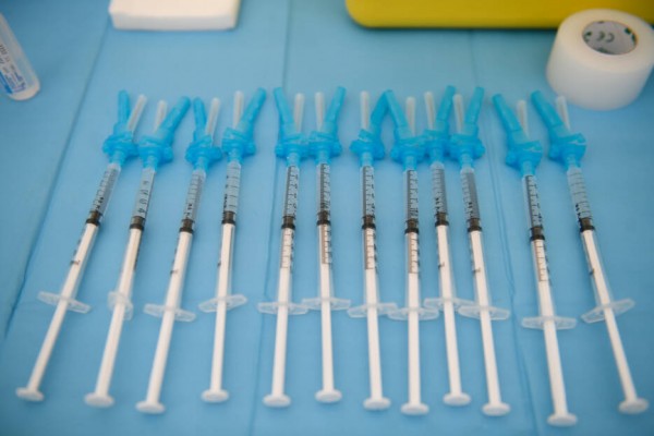 Clínicas privadas, ayuda a domicilio o Salud Pública, las víctimas del desorden en la vacunación