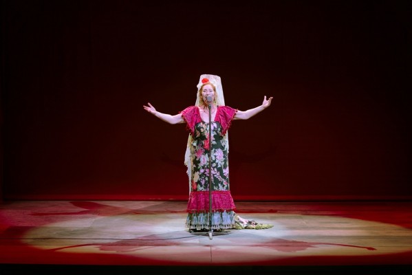 Un 'Ai, Carmela!' cantat en valencià en tribut a les varietés 
