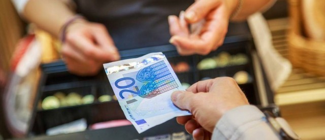 Los sectores profesionales, las manufacturas y el comercio avivan el empleo en Castellón