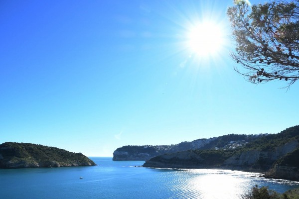 Xàbia licita un plan de balizamiento litoral que regula la navegación en el entorno de l’Illa del Portitxol 