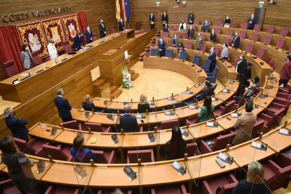 Les Corts rozan la paridad en el ecuador de legislatura con tres diputadas más que en 2019

