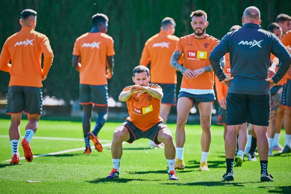 El Elche vuelve al trabajo con Guido Carrillo pero sin Johan Mojica
