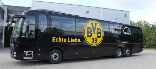 Marc Bartra, herido leve tras la explosión de un artefacto en el autobús del Borussia Dortmund