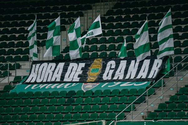 El Elche podría jugar con público en las gradas del Martínez Valero las finales ante Alavés y Athletic