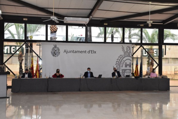 El pleno de Elche aprueba un plan de bolsa de vivienda para jóvenes y condena las amenazas a cargos públicos