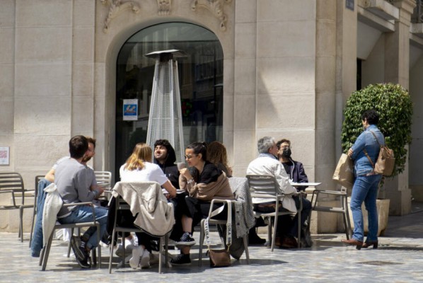 La covid deja respirar a la Región: 'sólo' 19 contagios en una jornada sin fallecidos