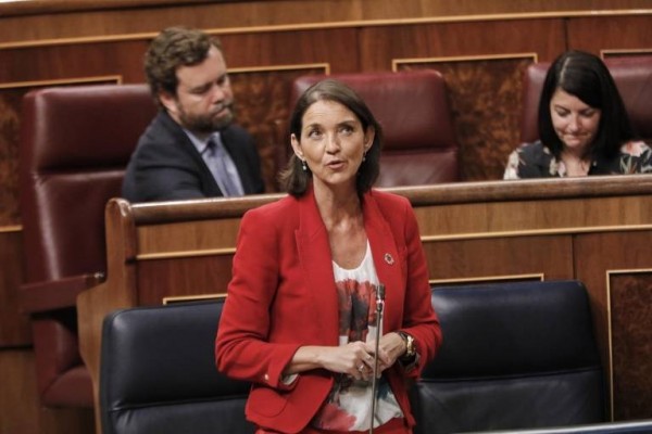 La ministra Reyes Maroto recibe una carta con una navaja ensangrentada en su interior