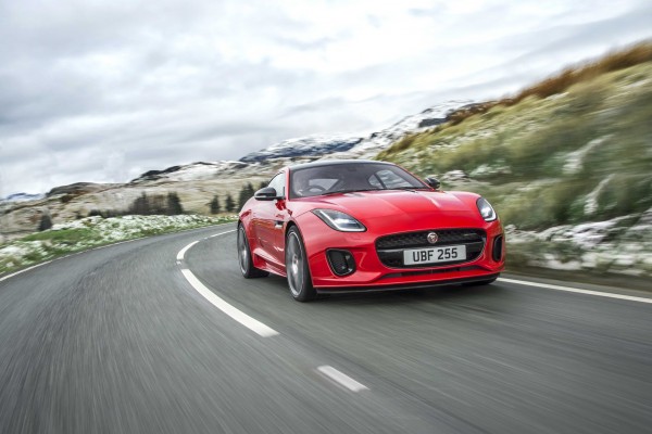 Nueva versión del Jaguar F-TYPE con motor Ingenium de gasolina de cuatro cilindros turboalimentado
