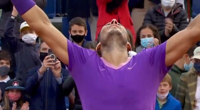 Nadal vuelve a reinar en Barcelona tras una épica final contra Tsitsipas