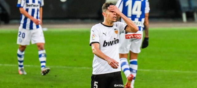 El Valencia se atasca y se arrastra en el peor momento
