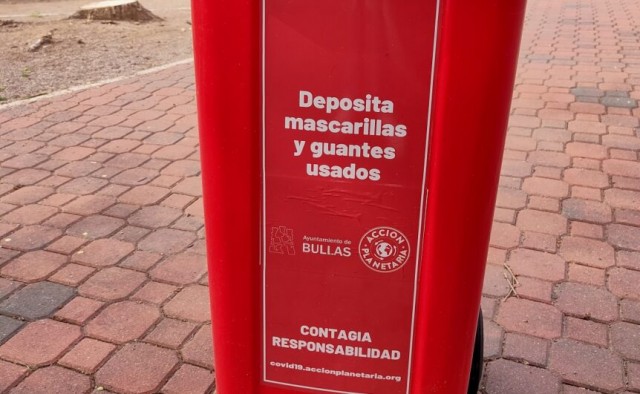 Contenedores homologados para desechar mascarillas y guantes en Bullas