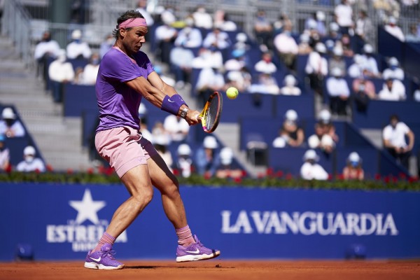 Nadal sigue su camino a la final del Godó a costa de Carreño
