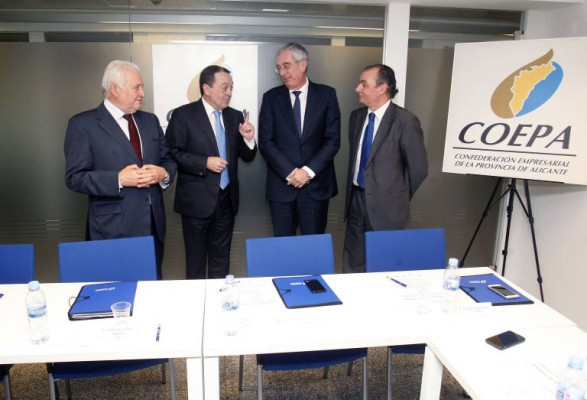 La junta de Coepa invita a Salvador Navarro para iniciar los contactos entre patronales