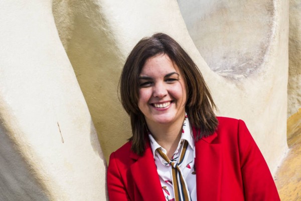 Sandra Gómez pide paralizar la prohibición de aparcar en el carril bus