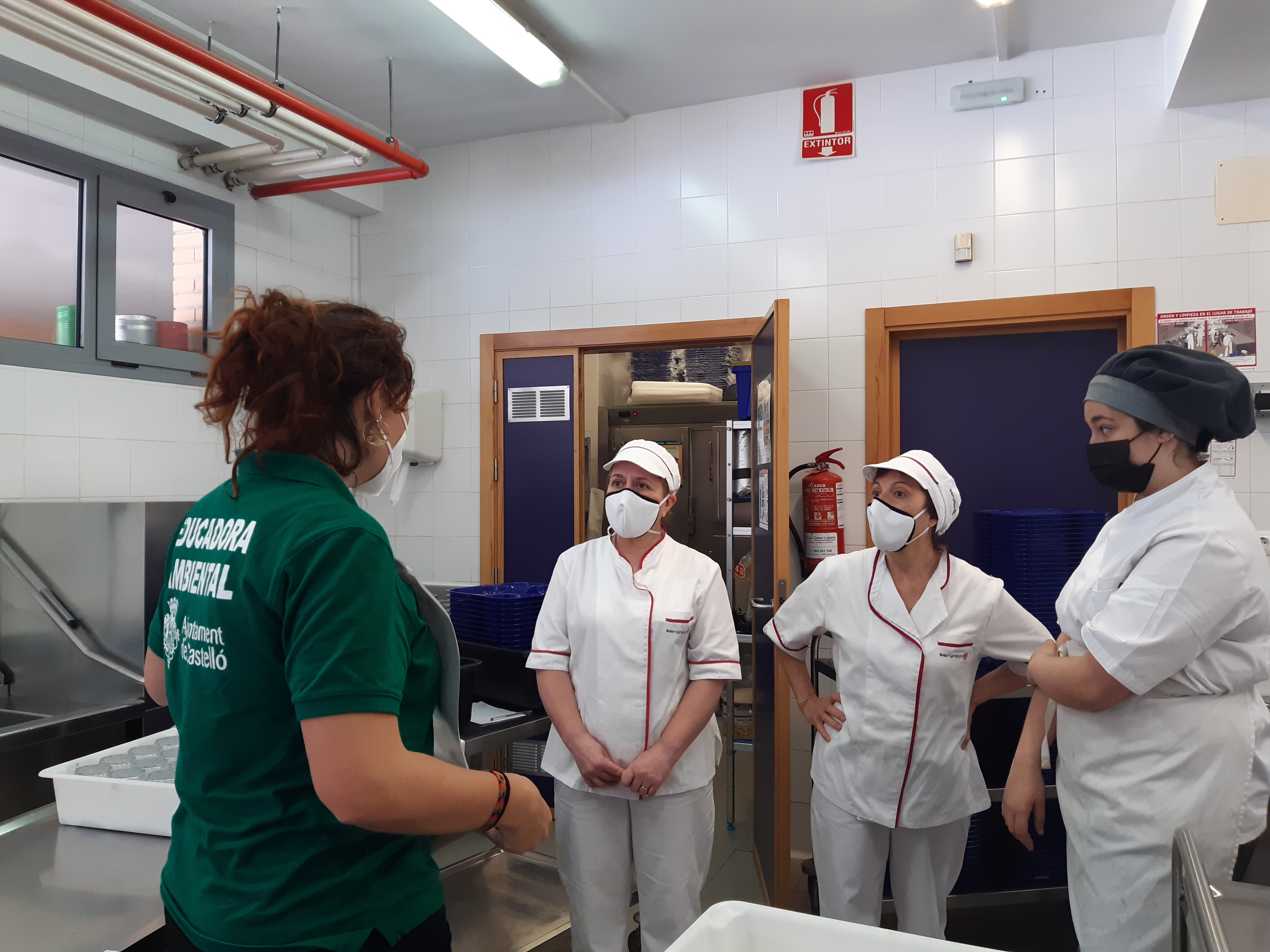 Castelló forma el personal de los comedores escolares para reciclar restos orgánicos 