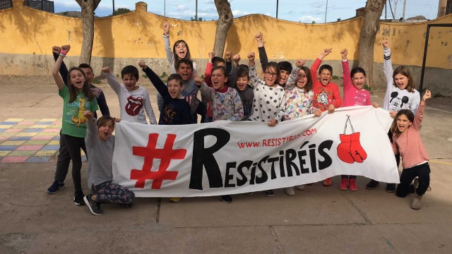 #Resistiréis, la campaña de un colegio contra el cáncer que se ha hecho viral