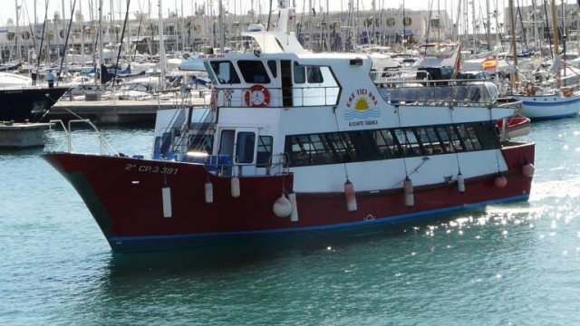 Los vecinos de Tabarca lamentan seguir sin transporte público otro año más
