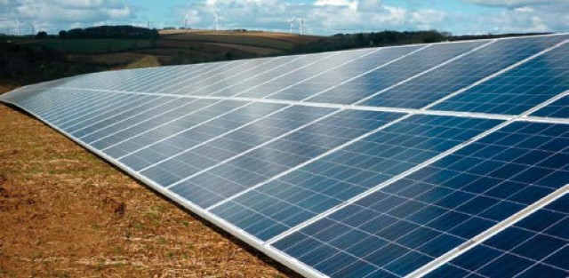 La Unió acusa al Consell de incumplir su propia legislación para las plantas solares y eólicas
