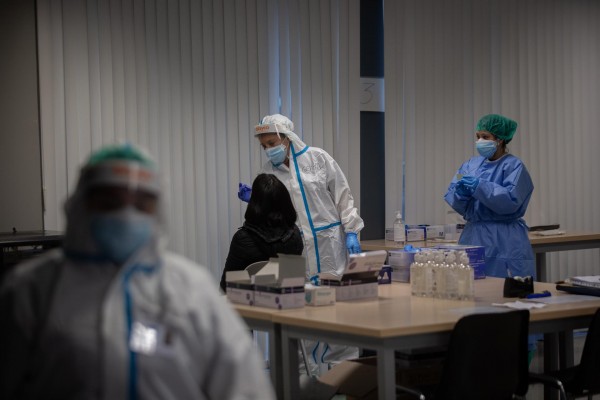 España notifica 11.731 nuevos casos de covid-19, 95 muertes y la incidencia aumenta a 235,51