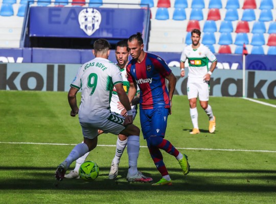 La necesidad del Elche frente a la irregularidad del Levante
