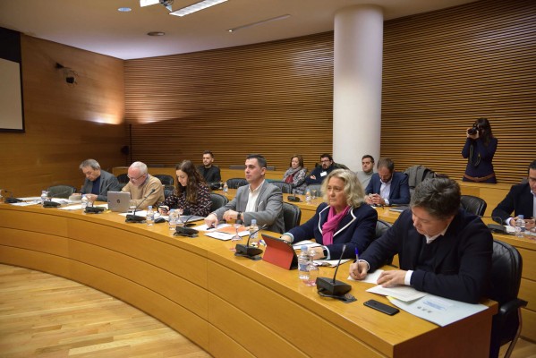 La barrera electoral del 5% divide a los partidos valencianos en Les Corts