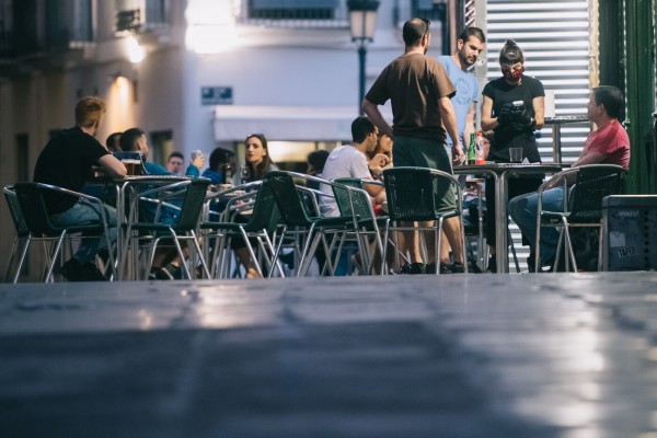 Riesgo asumible: Puig devuelve el tardeo a la hostelería