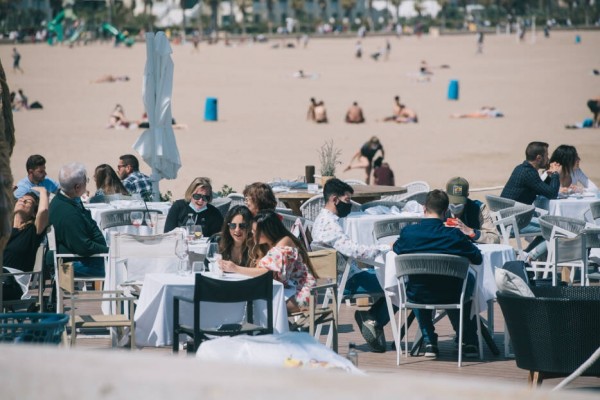 La Comunitat Valenciana amplía la hostelería y el comercio hasta las 22 horas