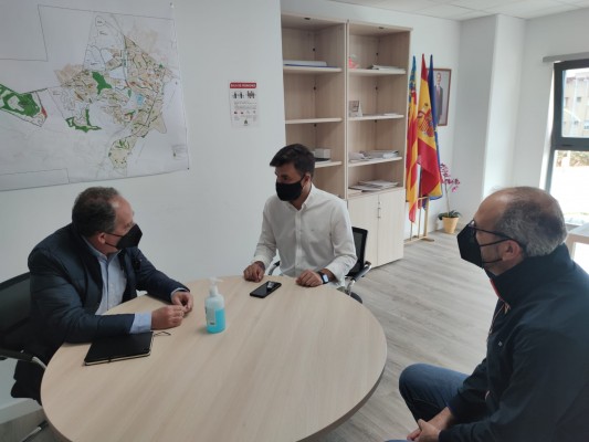 El Colegio de Arquitectos se ofrece a desatascar las licencias de Orihuela y Aix recoge el guante