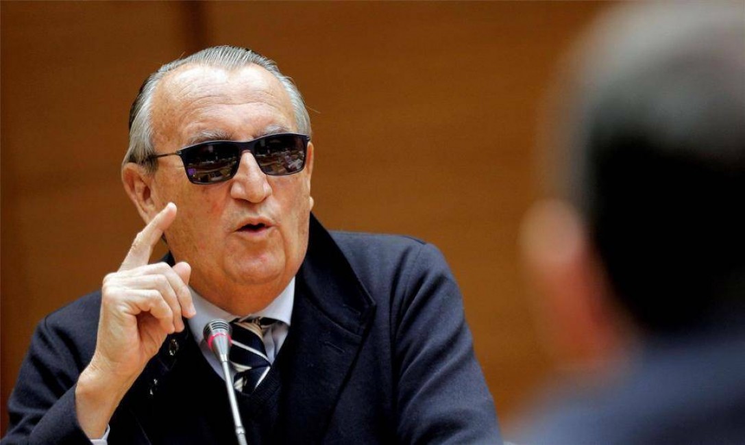  Carlos Fabra, durante una comparecencia en Les Corts. Foto: EFE  - 